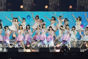 Akb48 かわいい から セクシー まで 48曲ノンストップで見せた底力 マイナビニュース