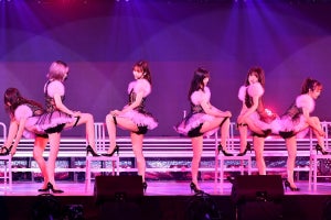 AKB48柏木由紀ら、セクシー衣装で「誘惑のガーター」 16人で色気放つ