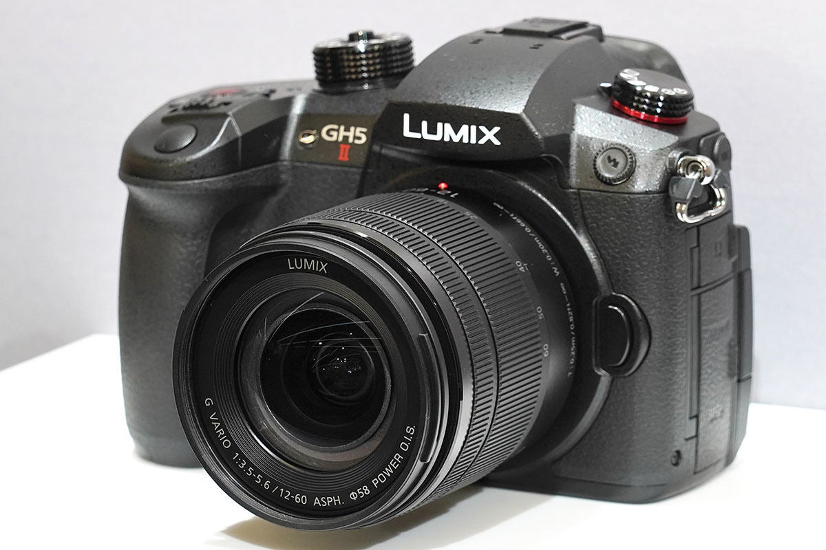 スマホ連係で一眼画質のライブ配信が手軽に、「LUMIX GH5 II」の