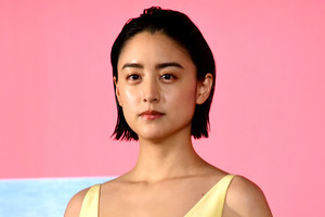 山本美月、ショートカット映える肩出し＆美背中で魅了　楽しいシーン撮影でスタッフも「オアシス」