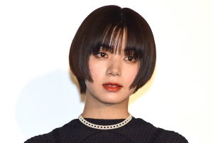 池田エライザ、ショートカット＋超ミニ美脚でクールな美貌際立つ! 出演作には戦慄