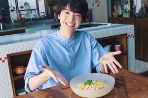 玉森裕太、料理姿を披露　梅雨のじめじめを吹き飛ばすレシピ解説も