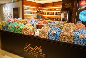 スイス発プレミアムチョコレート「リンツ」の旗艦店が東京・表参道に登場