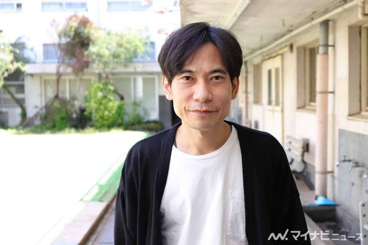 インパルス板倉、“笑い”狙いではない小説執筆の面白さ 脚本・演出初挑戦も語る