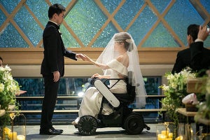 結婚式の出席者に次世代型電動車椅子「WHILL」を無料で貸し出し