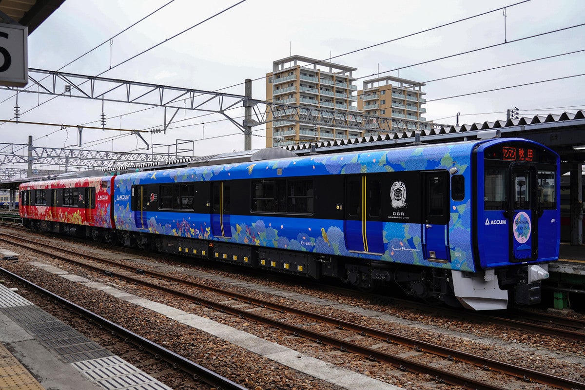 Jr東日本 男鹿線ラッピング電車にあじさいイメージした作品を展示 マイナビニュース