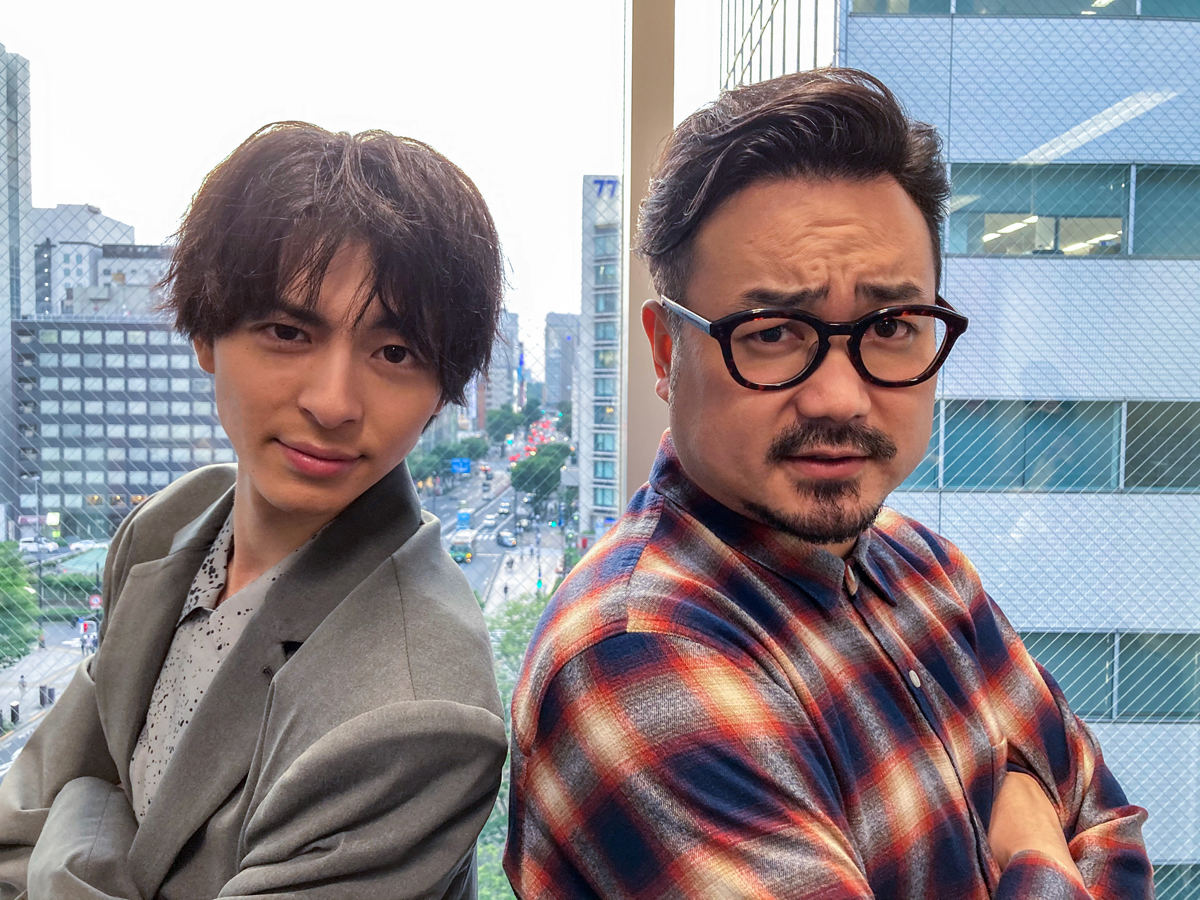 左から高杉真宙、休日課長