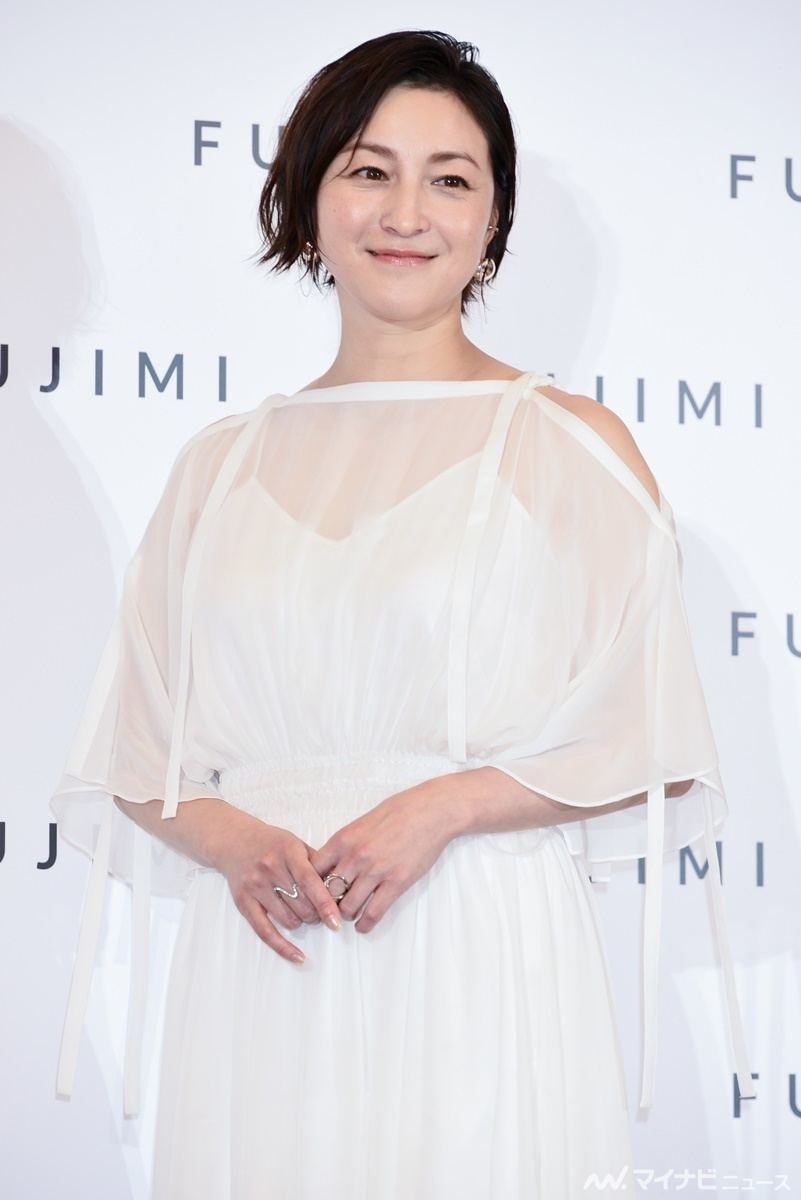 広末涼子 シースルードレスで魅了 美の秘訣は 家のいろんなところに マイナビニュース