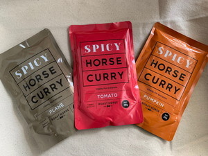 最高級の馬肉とスパイスで作った「SPICY HORSE CURRY」はヘルシーで美味しい