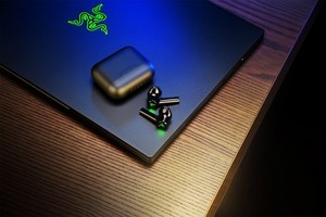 ロゴが光る！　Razerのゲーミングイヤホン「Hammerhead True Wireless X」