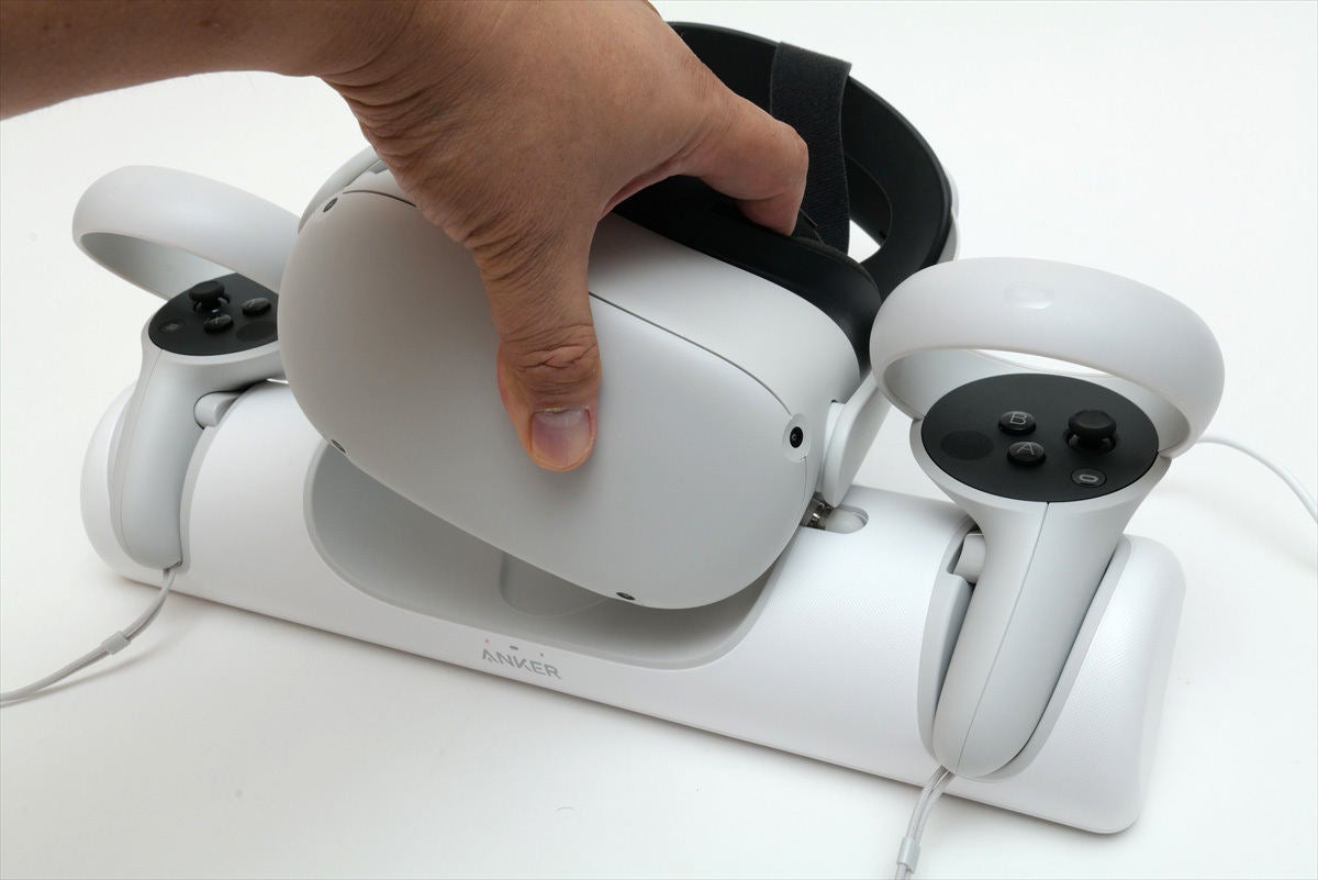 アンカーのOculus Quest 2用充電ドックでVR空間へひらりとダイブ