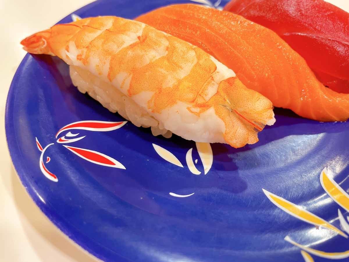 海老の頭側の花のような形の部分が“顎肉”