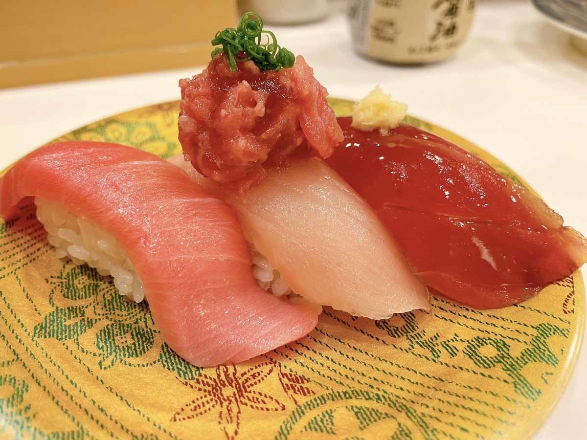 超! まぐろ三昧 (ミナミまぐろ中とろ・とろびんちょう・づけめばちまぐろ) 430円