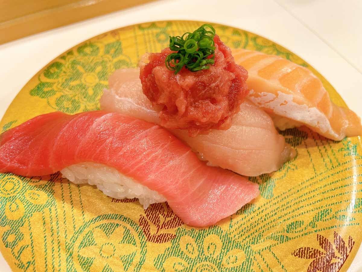 超! とろ3貫 (ミナミまぐろ中とろ・とろびんちょう・とろサーモン) 430円