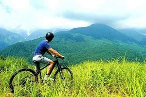 白馬の山頂を「e-MTB」で駆け上がる特別ガイドツアーが開催