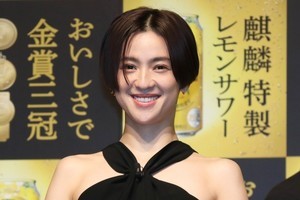 中村アン、ショートヘアでイベント登場! 内村光良「スパッと切れ味がある」