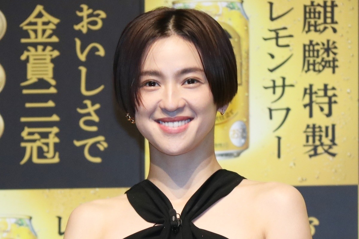 中村アン 肩出しドレスで魅了 ショートヘアにも注目集まる マイナビニュース 中村アン 肩出しドレスで魅了 ショートヘアにも注目集まる マイナビニュース