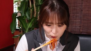 櫻坂46菅井友香、激辛煮込み麺にもん絶「今まで食べてきた中でいちばん辛い!」