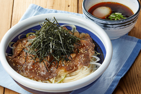 「神戸牛旨辛つけうどん」(890円)