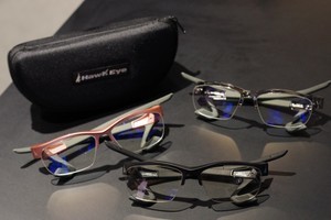 鼻にも耳にも乗せない!?　ヘッドセットと共存するNTTe-Sportsのゲーミング眼鏡