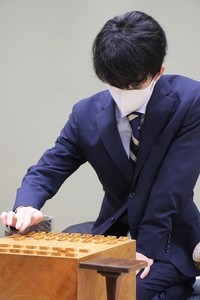 藤井聡太二冠が久保利明九段を破ってＢ級１組３勝目　両者の持ち味が存分に出た好局を制した