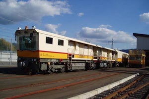 JR九州、西九州新幹線開業に備えてイタリアからレール削正車を購入