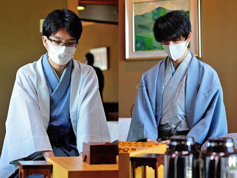 対局直前の豊島竜王（左）と藤井王位（提供：日本将棋連盟）