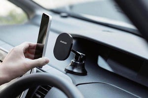 iPhoneをMagSafeで固定できる車載ホルダー - エレコム