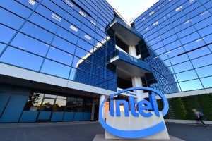 Intel 4~6月期は予想上回る、PC向け好調、競争激化でデータセンター向け苦戦