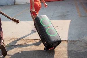 スーツケースのように運べる大型スピーカー「JBL PartyBox 310」