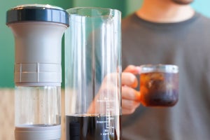 サンコー、最短15分で水出しコーヒーが作れる「超高速水出し珈琲ボトル」