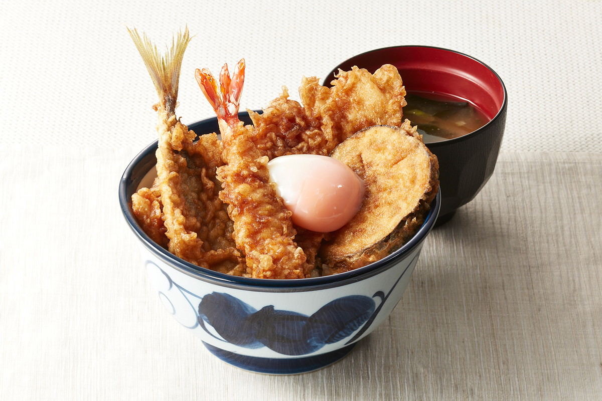 「たれづけ夏の特丼 半熟玉子のせ(みそ汁付き)」(890円)