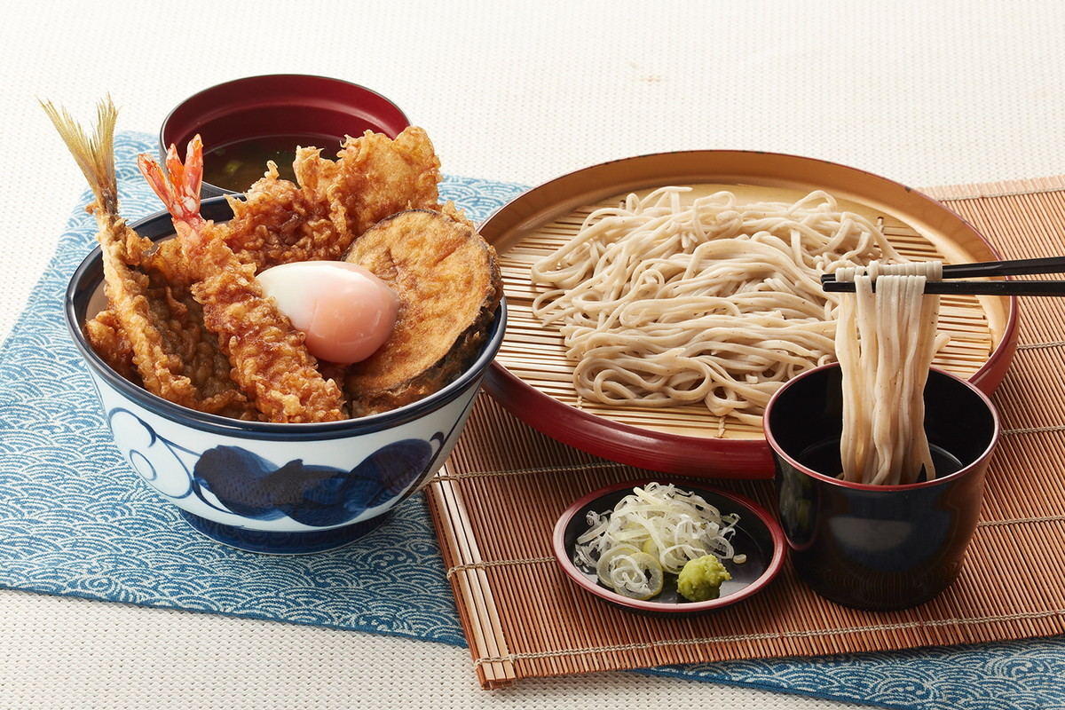 「たれづけ夏の特丼(半熟玉子のせ)サービスセット(みそ汁付き)」(1,050円)