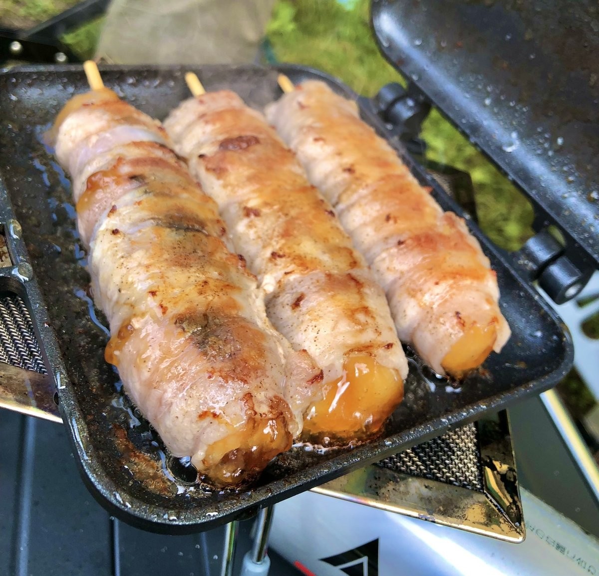 外はカリッ中はモチッ みたらし団子と アレ をホットサンドメーカーで焼いた料理がたまらん そりゃあ美味いわ 甘味と塩分同時摂取は正義 の声も マイナビニュース