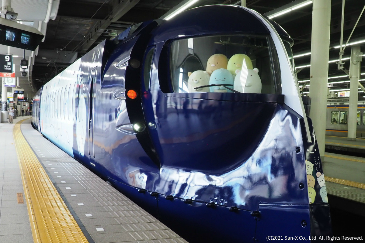 南海電鉄「すみっコぐらしラッピングラピート」より涼しげな車両に