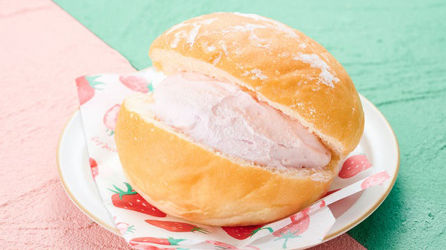 「マリトッツォ(いちごホイップ)」(108円)
