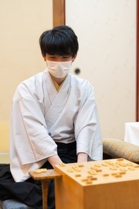 藤井聡太二冠が自玉の危険度を正確に読み切った反撃を決めて豊島将之叡王に勝利！　第６期叡王戦五番勝負第３局