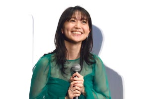 結婚発表の大島優子、「林遣都になりたい」いじりに大照れ! 透け感ドレスで登場