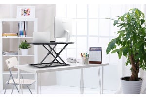 自宅の机を「昇降式スタンディングデスク」に変える製品が発売