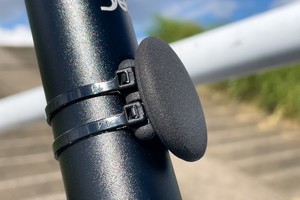上海問屋、盗難防止に役立つ「自転車用AirTagホルダー」3種