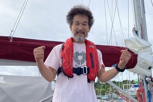 辛坊治郎、ヨットでの太平洋往復横断に成功「帰ってきましたー!」