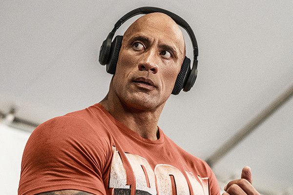 JBL、ドウェイン・ジョンソン監修のハイブリッドNCヘッドホン JBL、ドウェイン・ジョンソン監修のハイブリッドNCヘッドホン