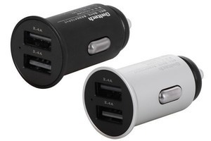 2.4A出力の充電用USB-A×2ポートを備えた車載シガーソケット充電器