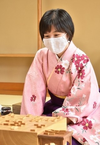 春の第14期マイナビ女子オープン五番勝負以来のタイトル挑戦へあと１勝とした伊藤女流三段。写真はマイナビ女子オープン第４局のもの