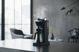 バルミューダ、0.2ml単位でドリップを制御するコーヒーメーカー「BALMUDA The Brew」