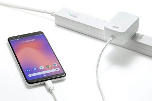 ケーブルを探す必要なし！　USB Type-Cケーブル一体型のUSB PD充電器