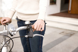 【女性向け】自転車通勤におすすめの服装