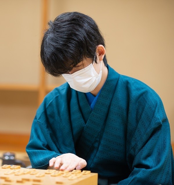 自身初のフルセットの末、叡王を獲得した藤井三冠（提供：日本将棋連盟）