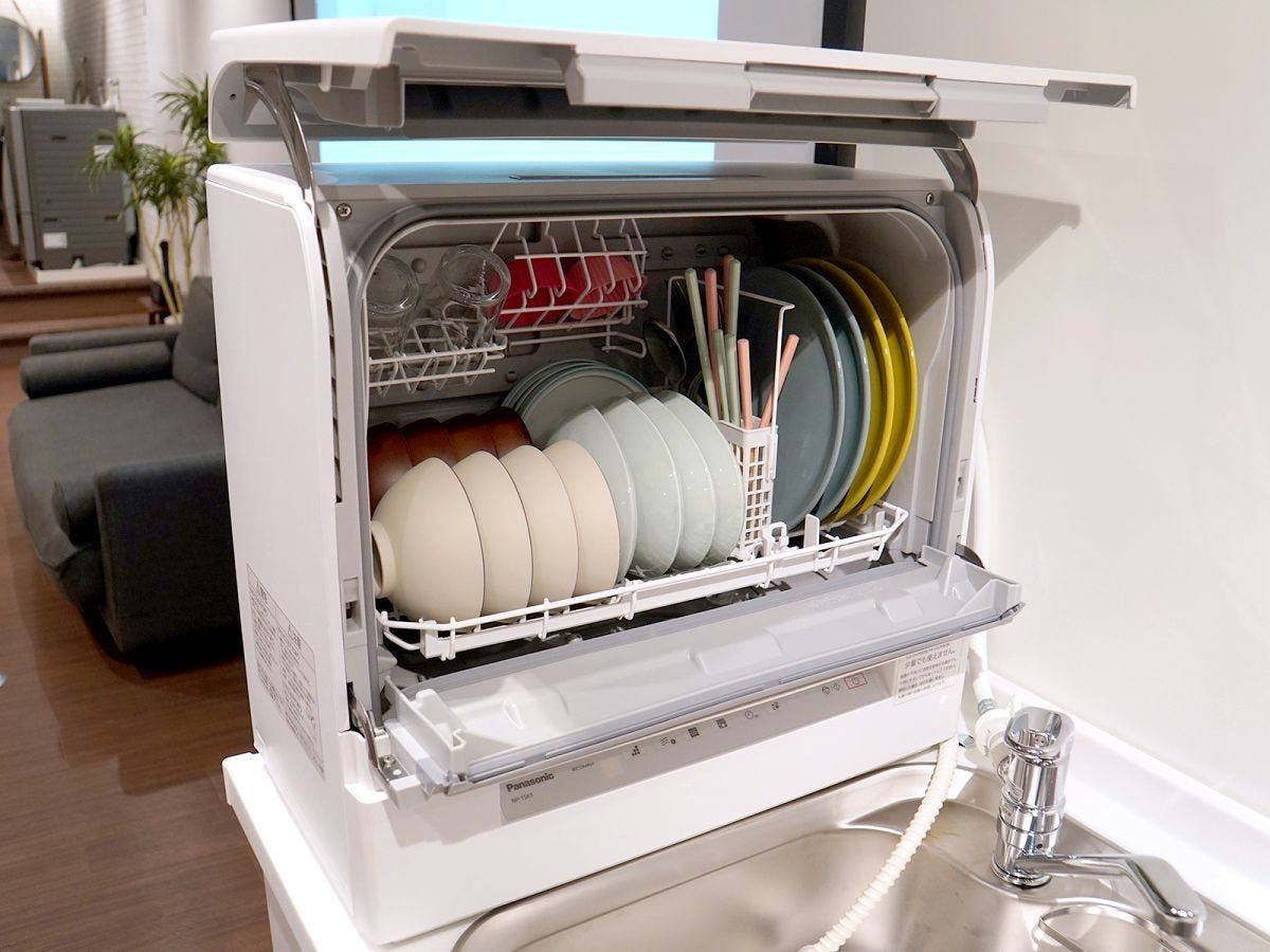 パナソニック、キッチンに置きやすくなったスリムな食洗機 - タンク式 