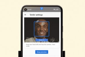Google、顔のジェスチャーでスマホ操作できる新アクセシビリティ機能